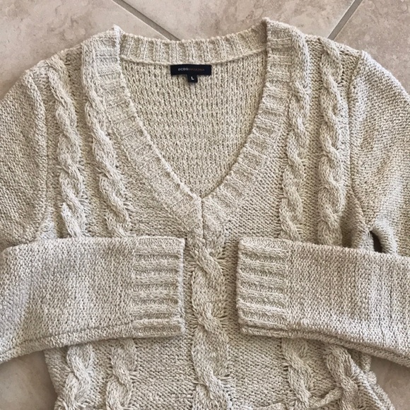 BCBG MAXAZRIA SWEATER - Picture 4 of 11